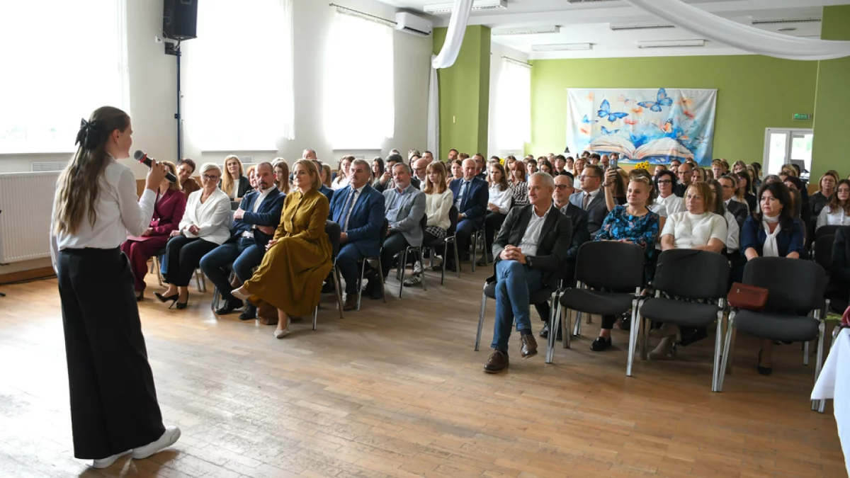 42 uczniów z wyjątkowym wyróżnieniem. Oto lista nagrodzonych [ZDJĘCIA]